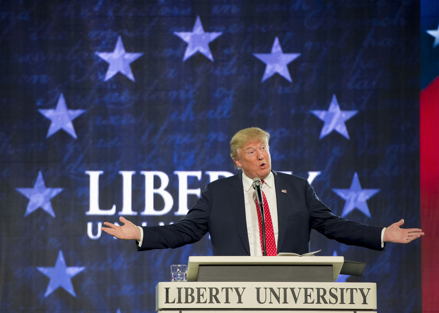 2016-01-18 LNA 01192016 trump at LU22.JPG